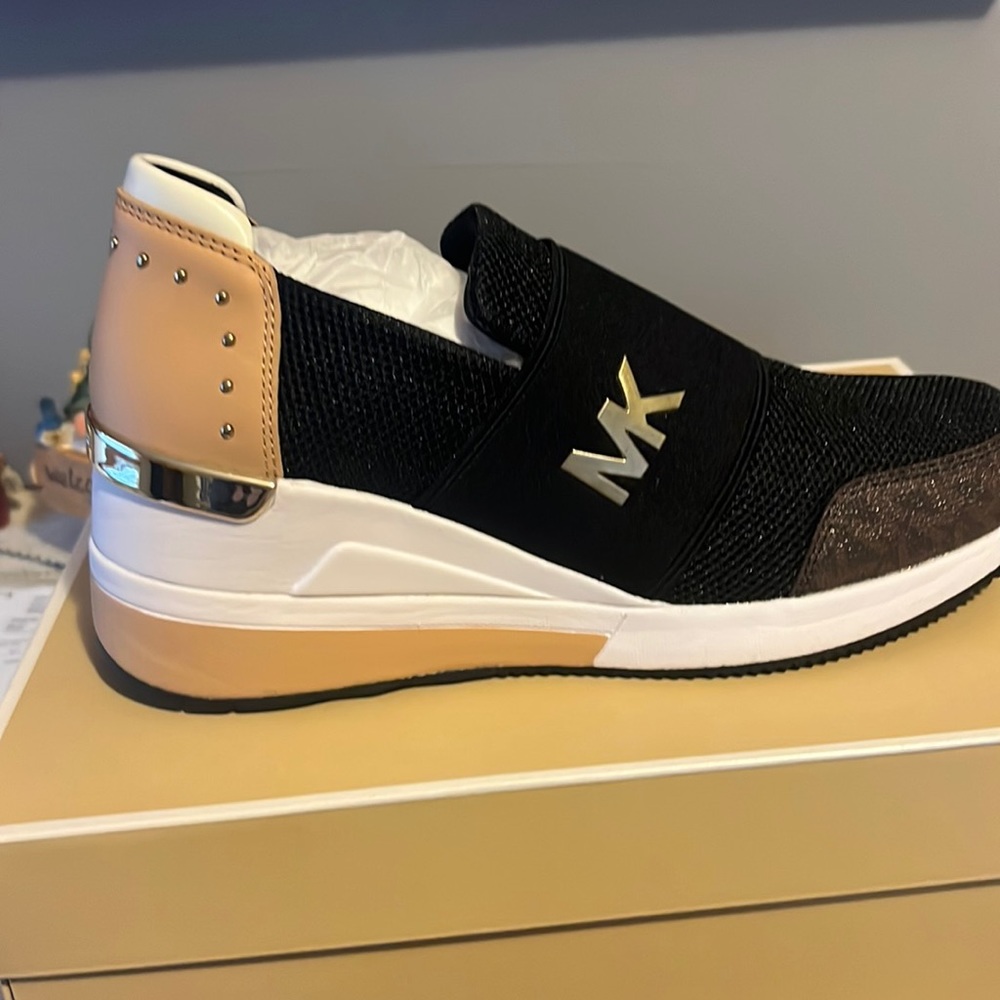 Size 7 black